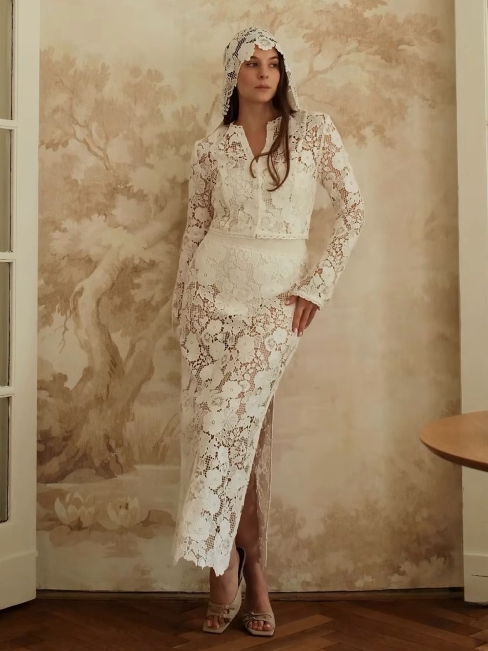 LIVIA NUNES H&M
NWT CREAM BOW-FRONT LACE TOP - Picture 7 of 16